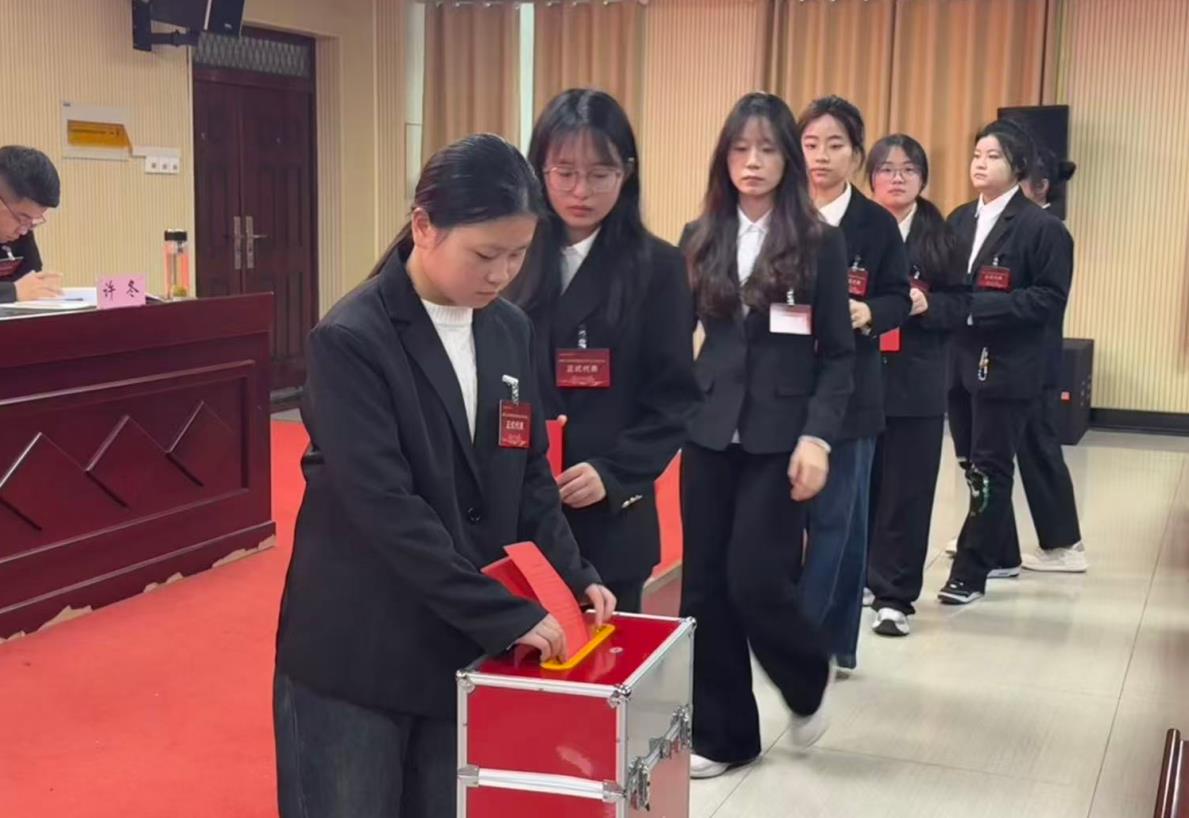 青春奋进新时代 同心筑梦新征程——我校第五次学生代表大会顺利召开